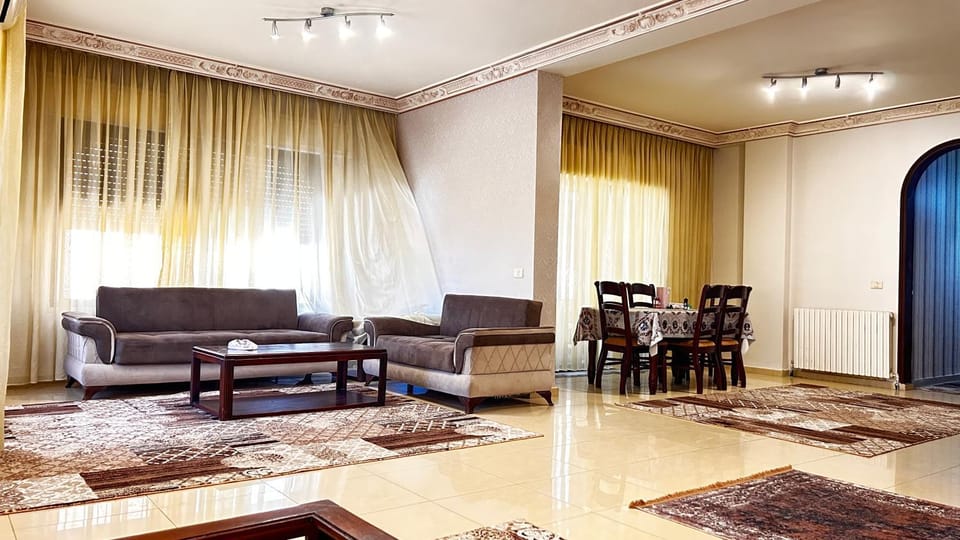 Eva house Lovely 3 bedrooms unit in great location in Amman for families Apartment in Africa