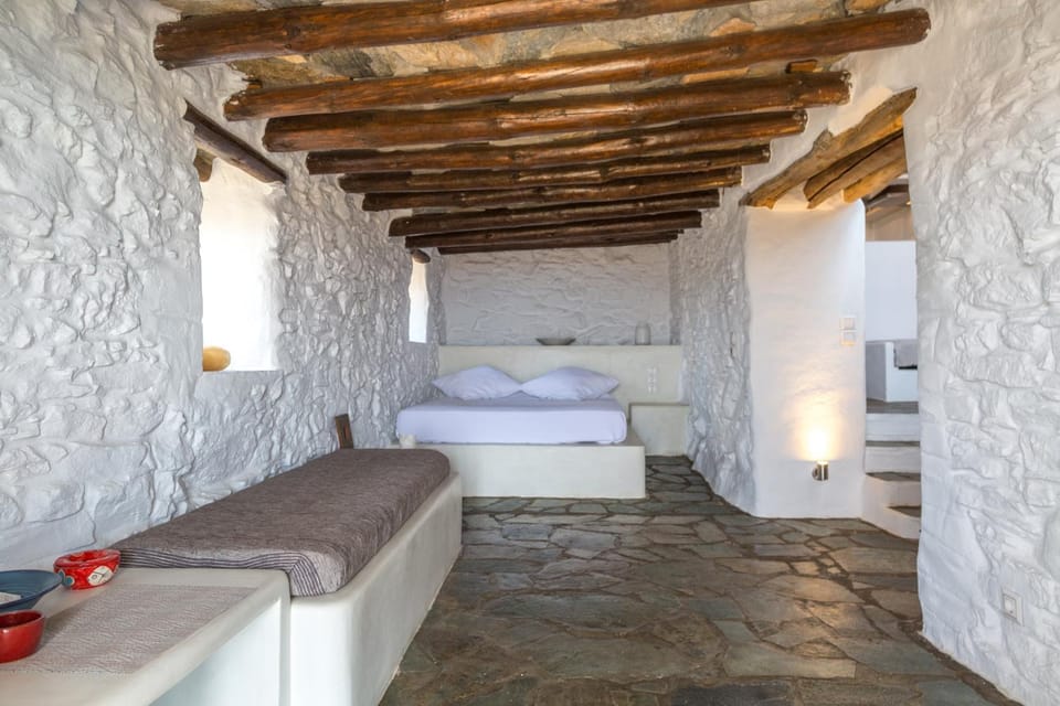 Bed, Seating area, Bedroom