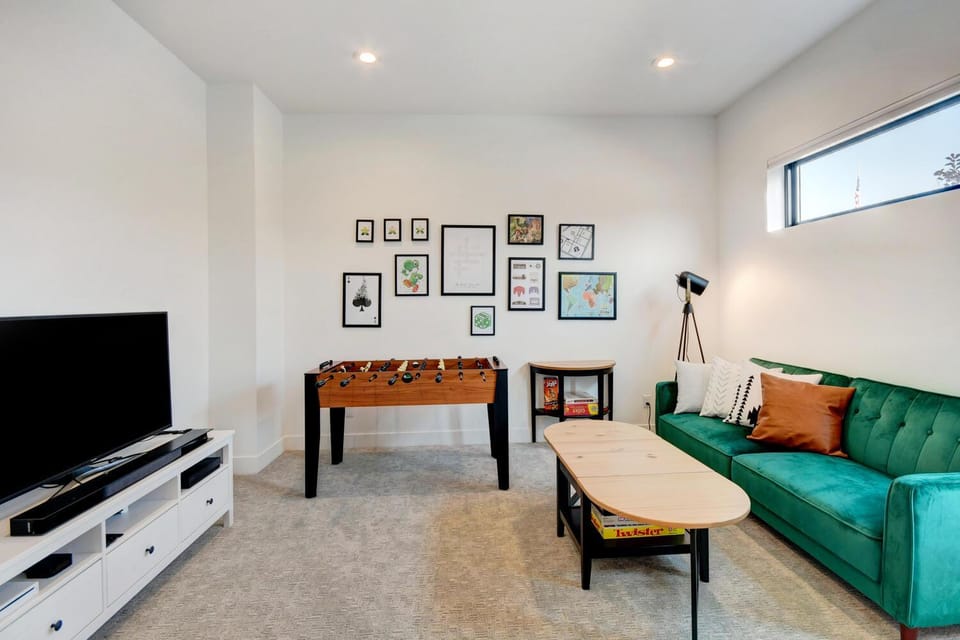 Bed, Game Room, TV and multimedia