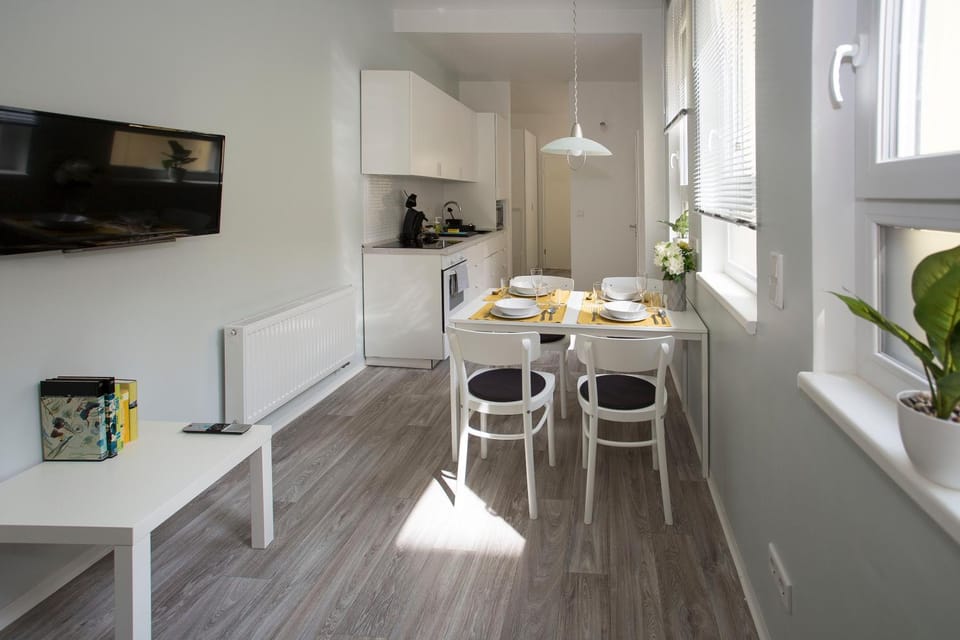 Kitchen or kitchenette, Dining area, Food