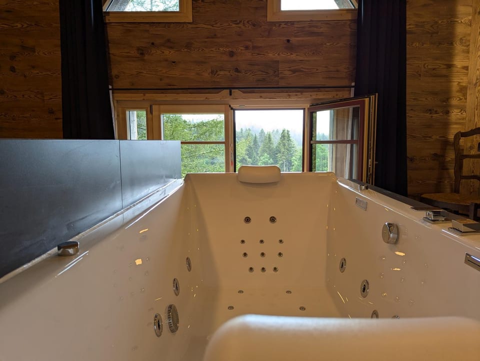 Maison Le ROZET Bed and Breakfast in Neuchâtel, Switzerland