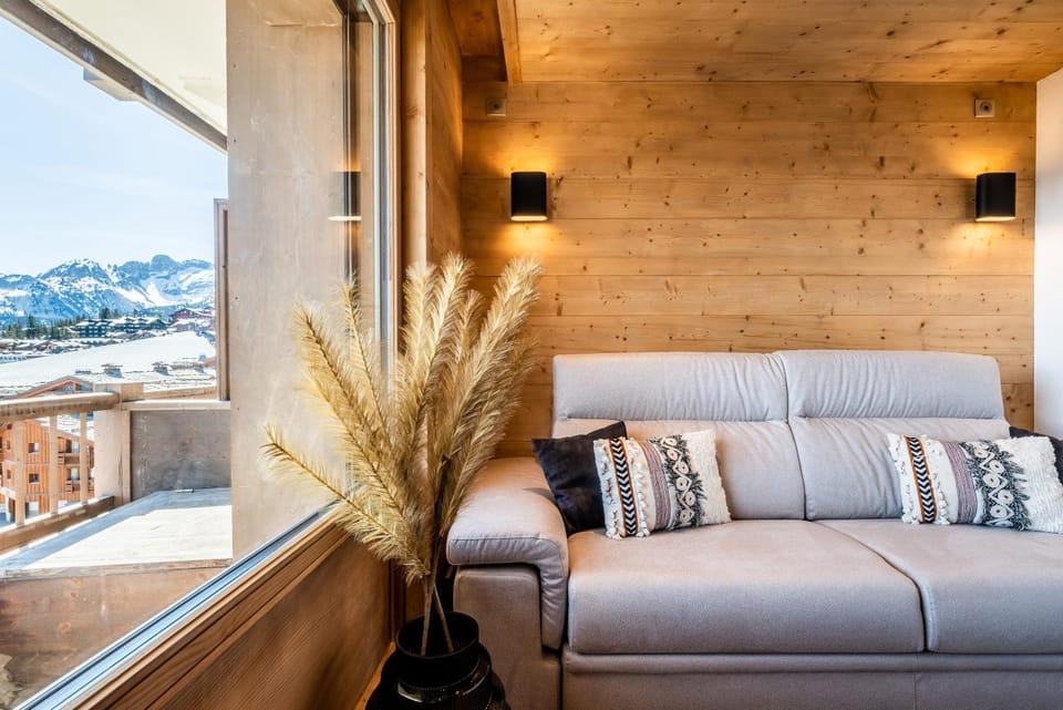 Living room, Seating area, Mountain view