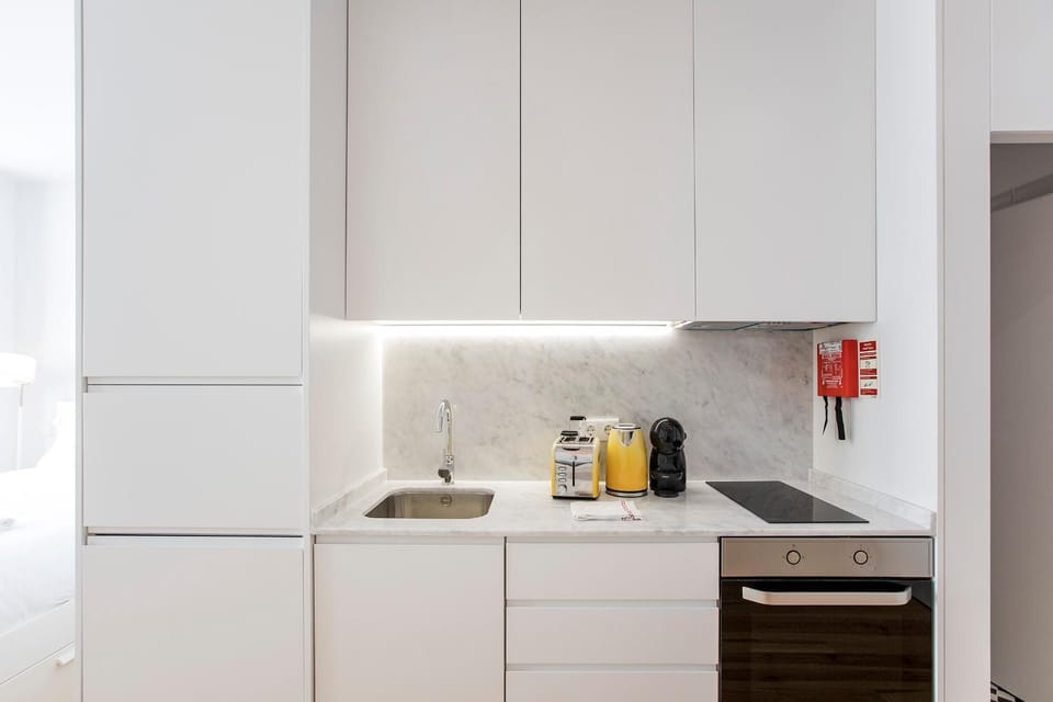 Flux Art Studio w/ AC & Balcony by LovelyStay Apartment in Porto