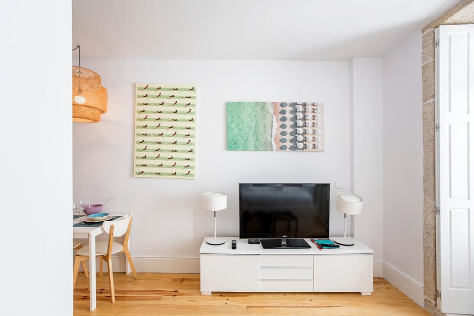 Flux Art Studio w/ AC & Balcony by LovelyStay Apartment in Porto