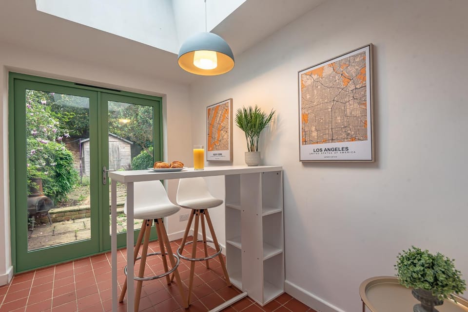 Dining area, Breakfast