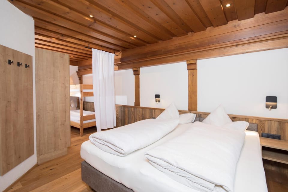 Bed, Photo of the whole room, Bedroom, bunk bed