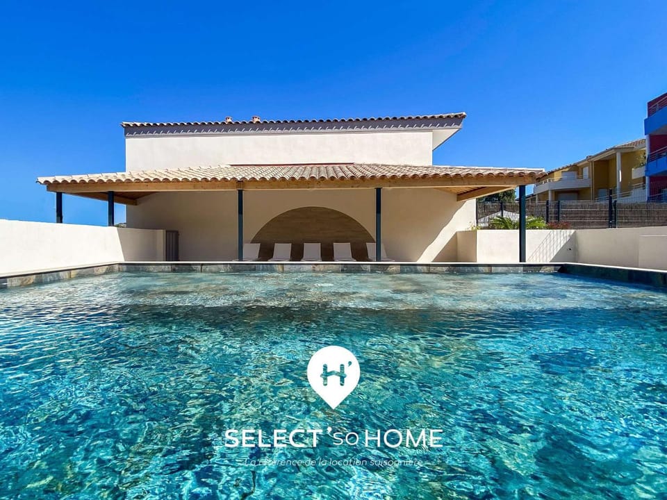 Property building, Patio, Day, Natural landscape, Pool view, Swimming pool, sunbed