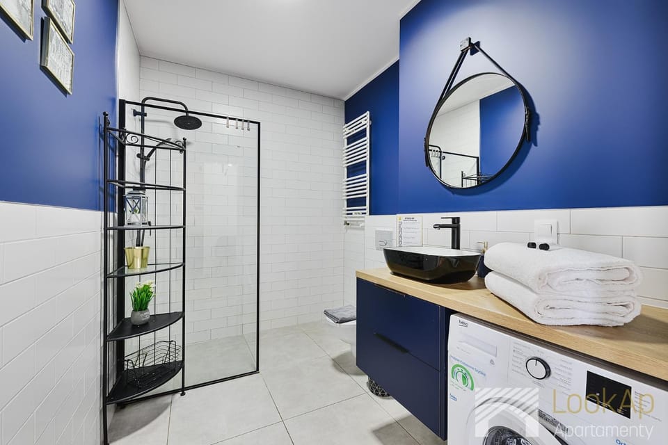 Bathroom, towels, washing machine