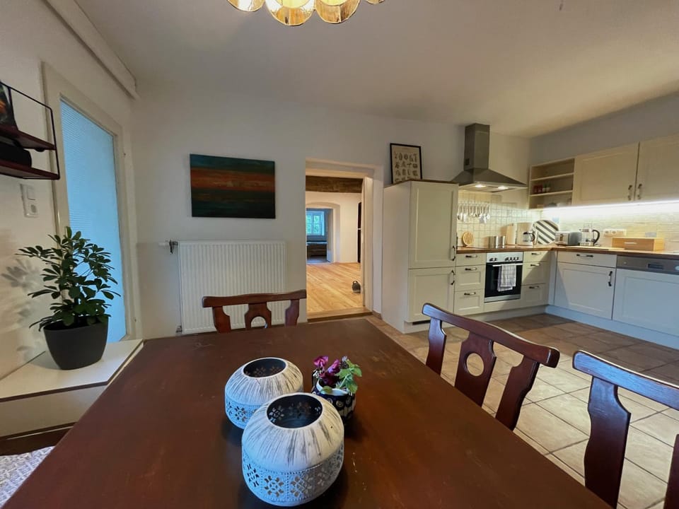 Kitchen or kitchenette, Dining area, stove