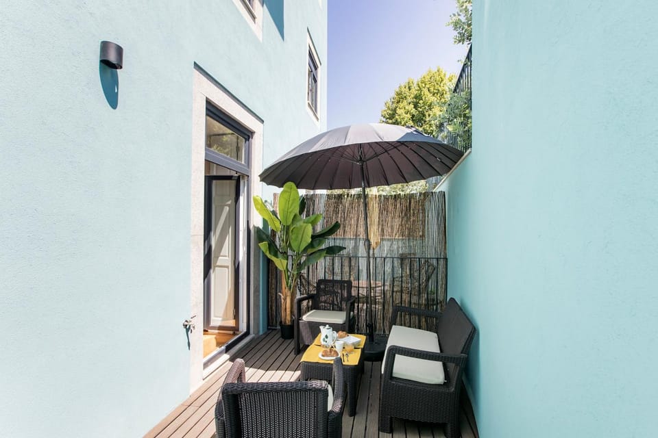 Central Studio with Pool & Patio by LovelyStay Apartment in Porto