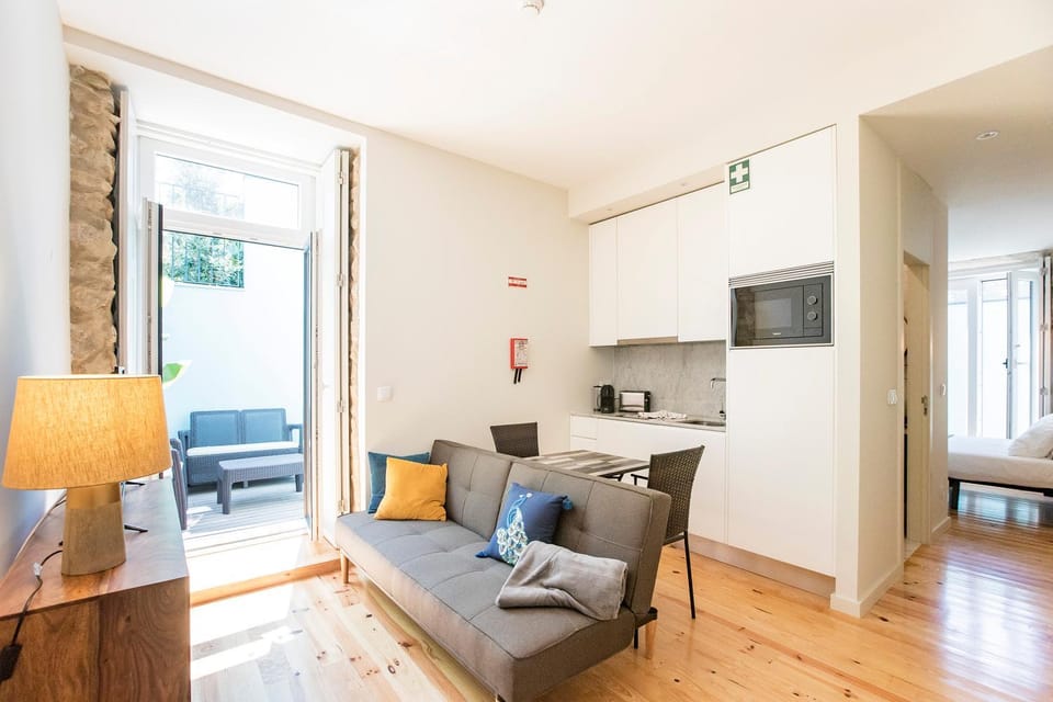 Central Studio with Pool & Patio by LovelyStay Apartment in Porto