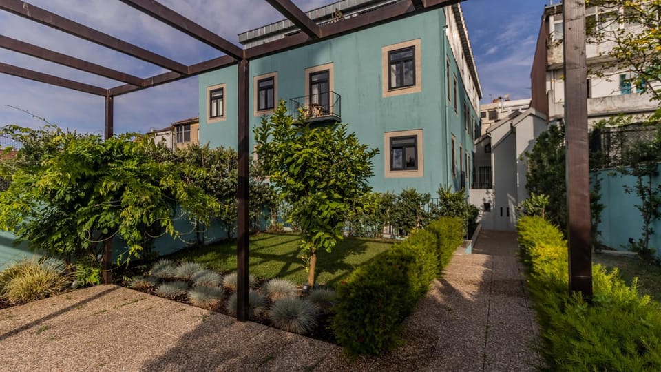 Central Studio with Pool & Patio by LovelyStay Apartment in Porto