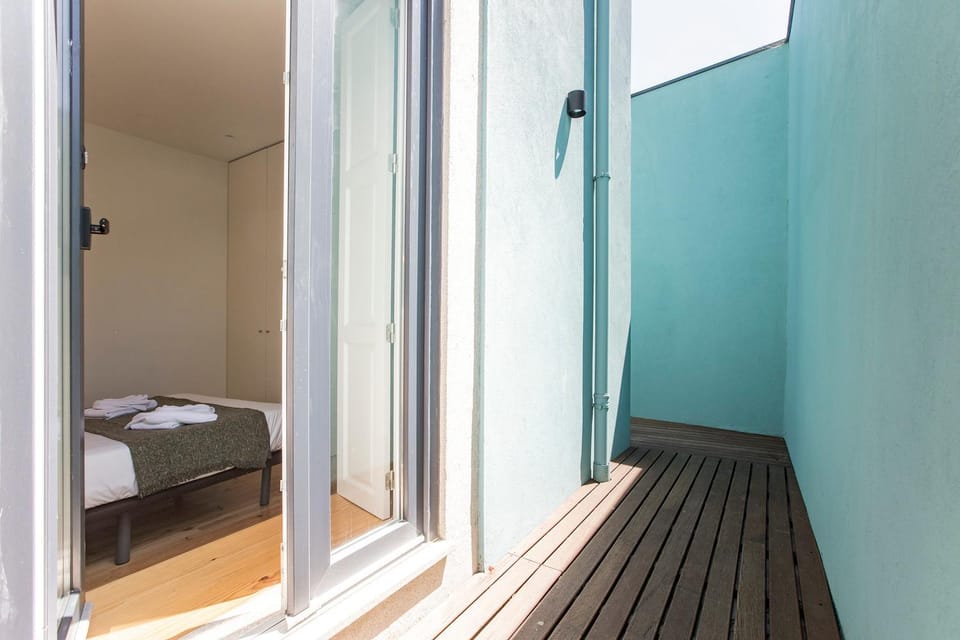 Central Studio with Pool & Patio by LovelyStay Apartment in Porto