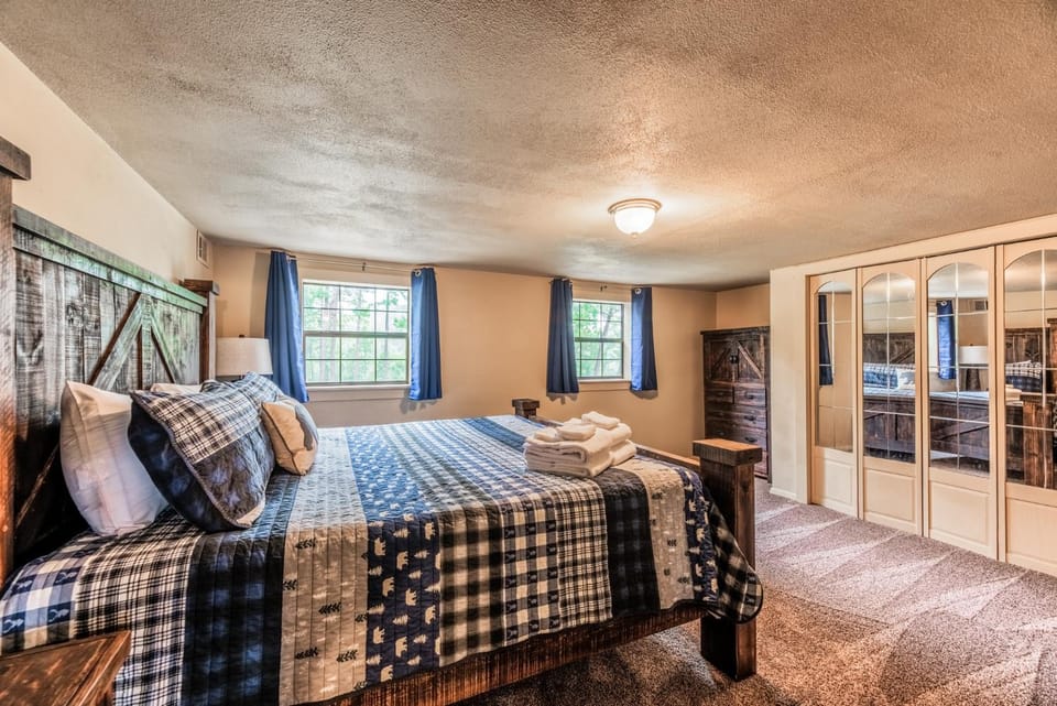 Bed, Bedroom, towels, wardrobe