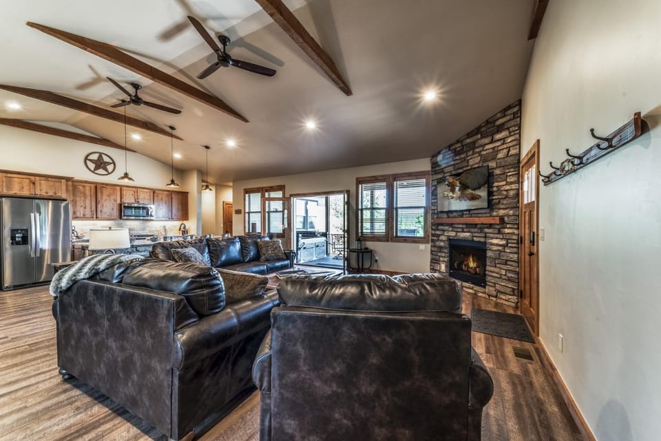 Kitchen or kitchenette, Living room, Seating area, fireplace, kitchen