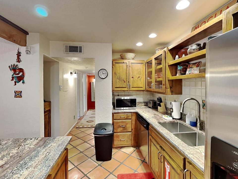 Kitchen or kitchenette, microwave, kitchen, air conditioner