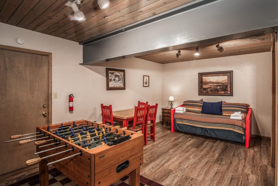 Bed, Game Room, Seating area, Bedroom, furniture, towels