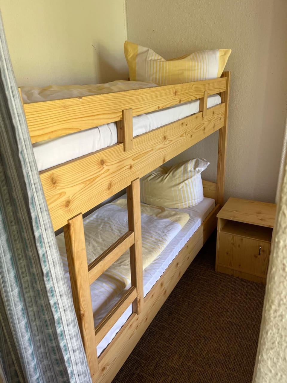 Bedroom, bunk bed