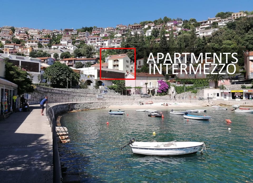 Property building, Neighbourhood, Natural landscape, Location