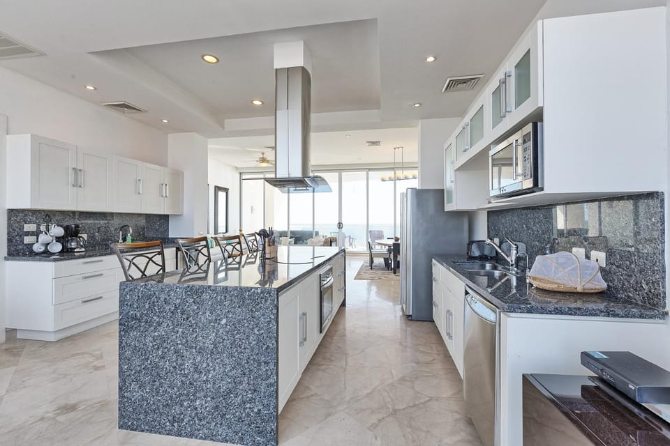 Photo of the whole room, kitchen