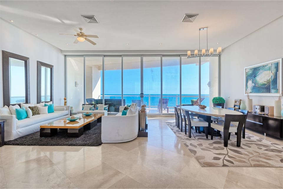 Living room, Dining area