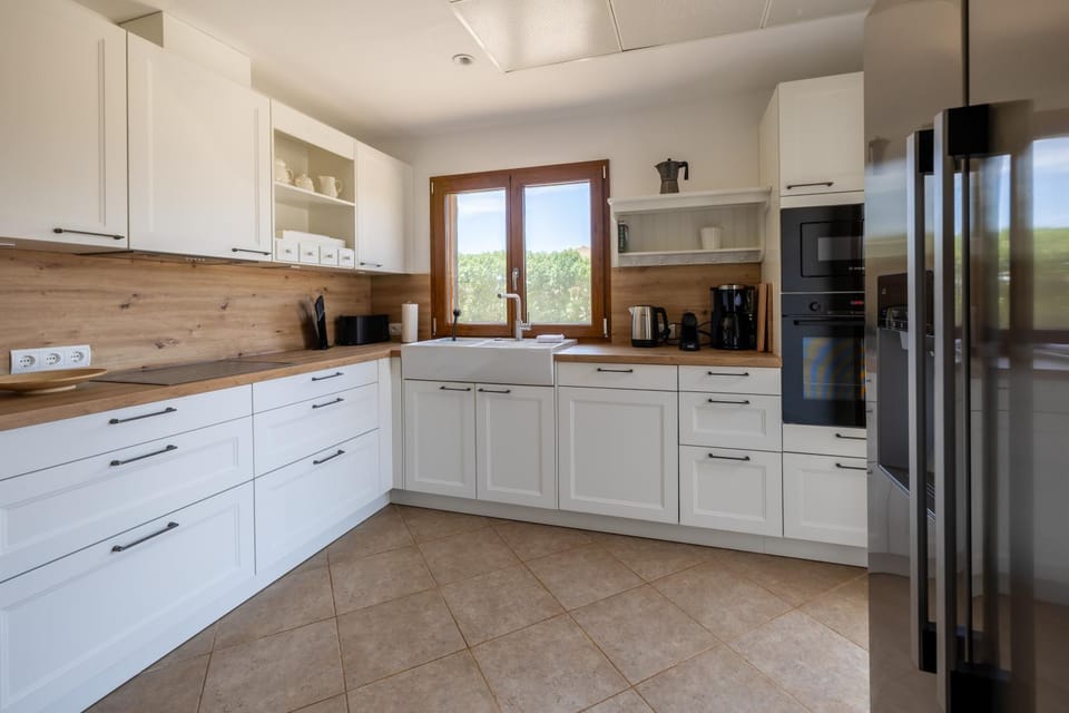 Kitchen or kitchenette, kitchen