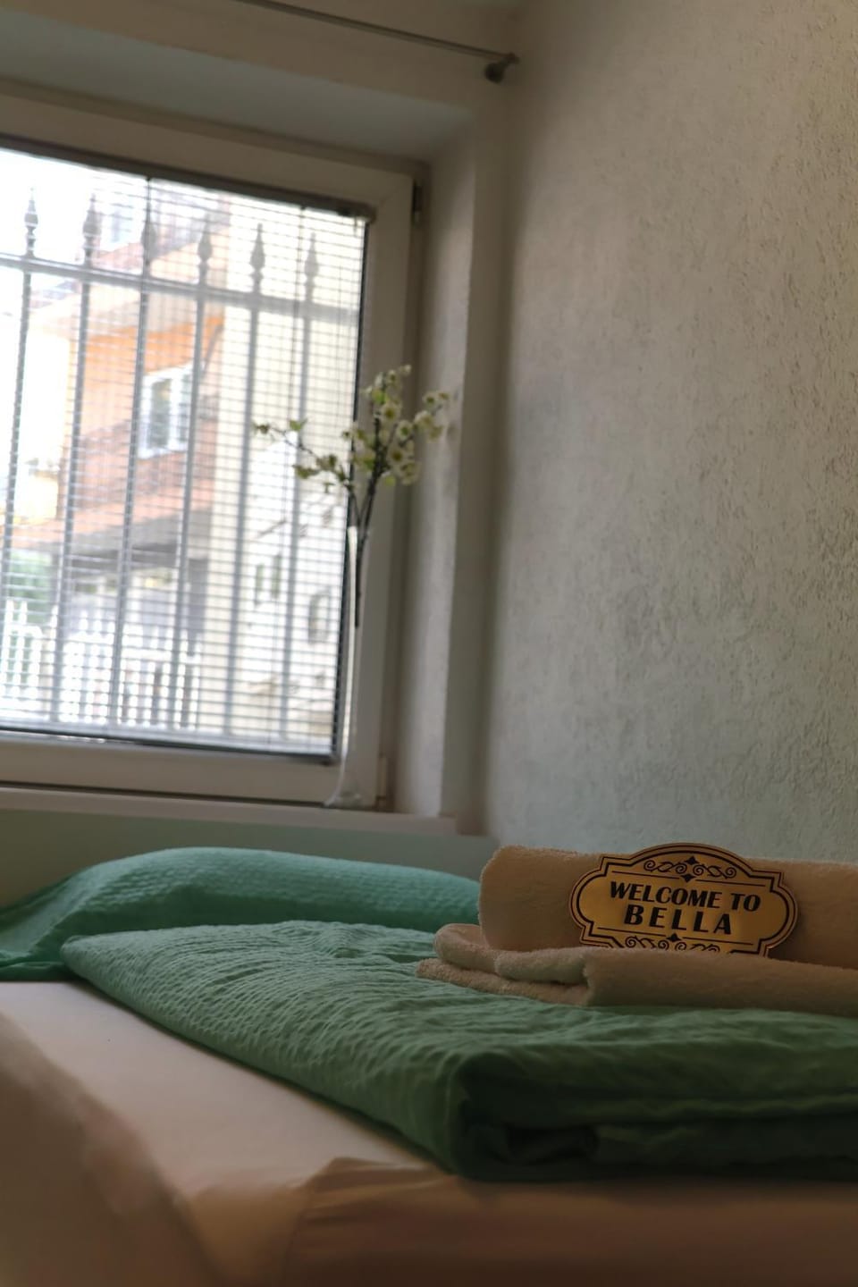 Bed, Bedroom, towels