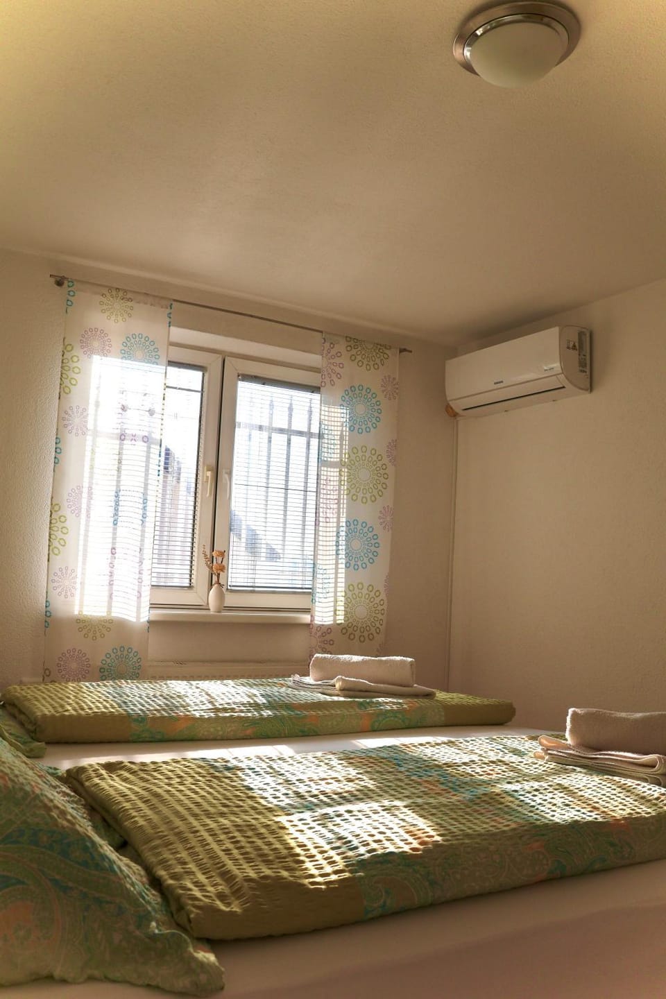 Bed, Bedroom, towels, air conditioner
