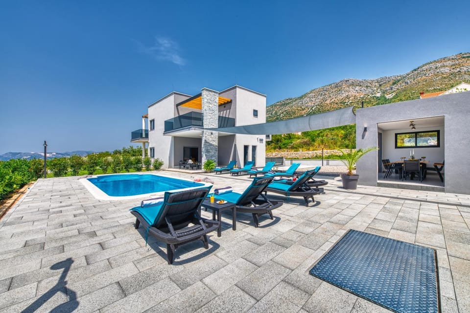 Luxury Villa Bava-5minutes to center Villa in Cavtat