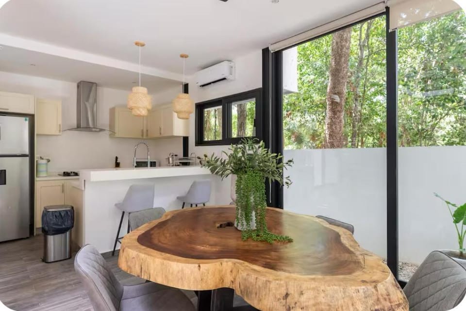 Kitchen or kitchenette, Living room, Seating area, Dining area, Breakfast, oven, air conditioner