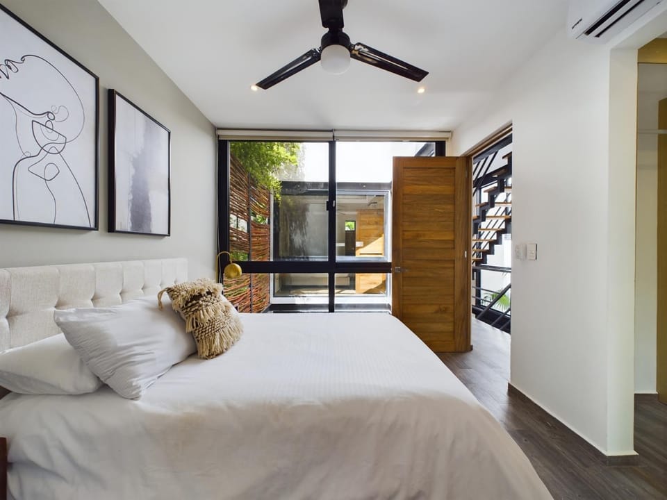 Bed, View (from property/room), Photo of the whole room, Bedroom