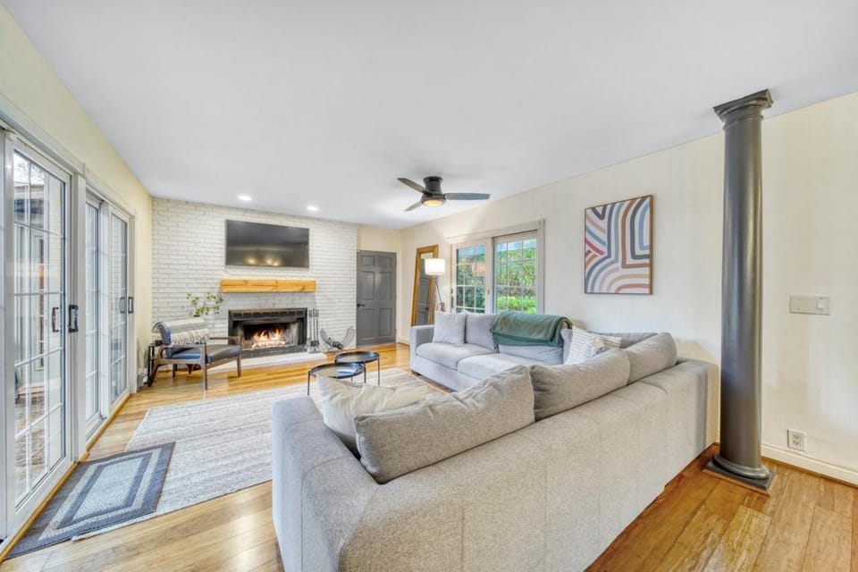 TV and multimedia, Living room, Seating area