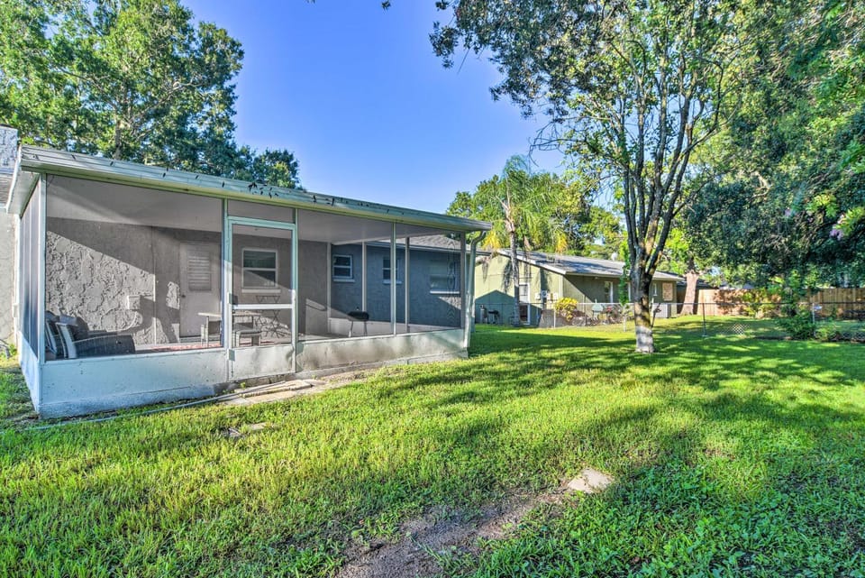 Beach-Style Getaway with Lanai about 4 Mi to Beaches! House in Largo