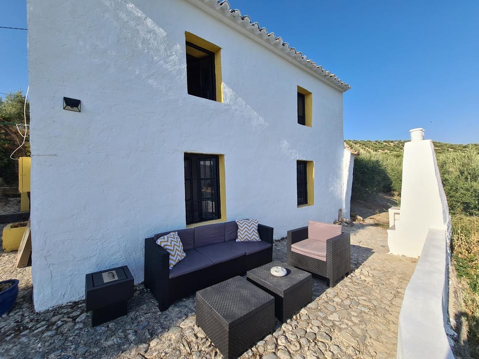 Property building, Patio, Balcony/Terrace