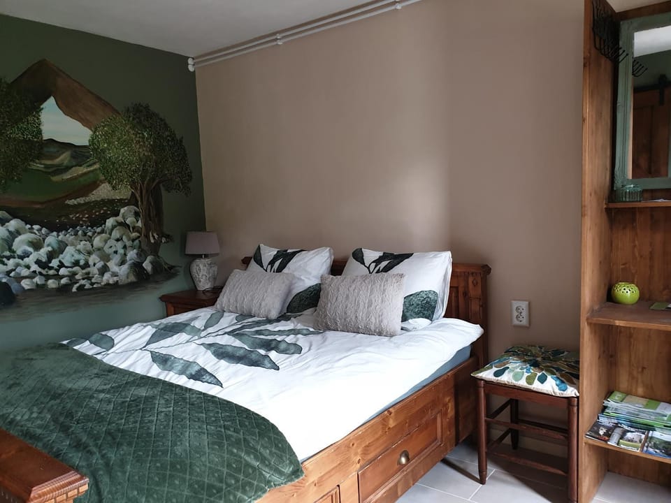 Bed, Photo of the whole room