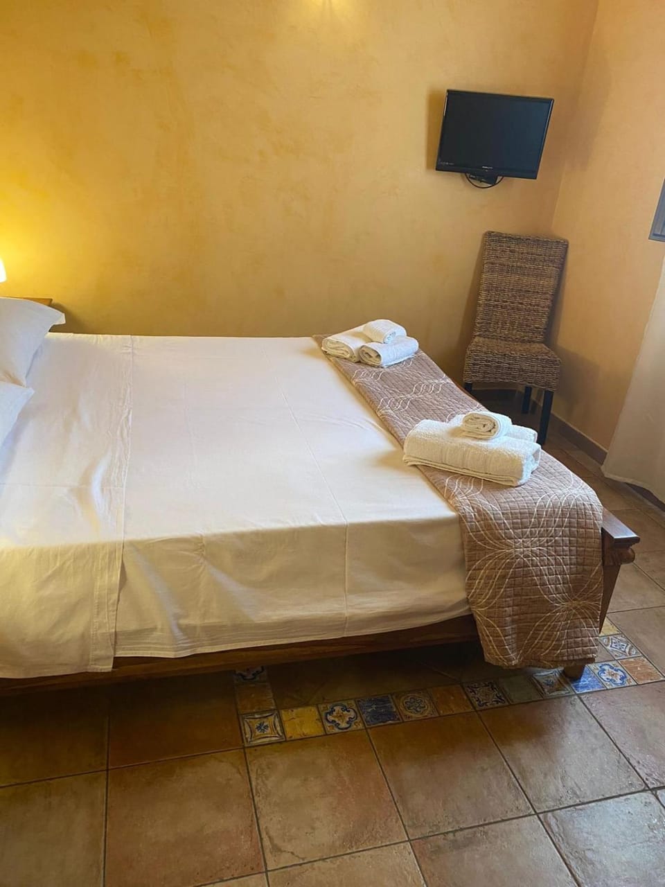 Communal lounge/ TV room, Bed, TV and multimedia, Photo of the whole room, Evening entertainment, Bedroom, towels