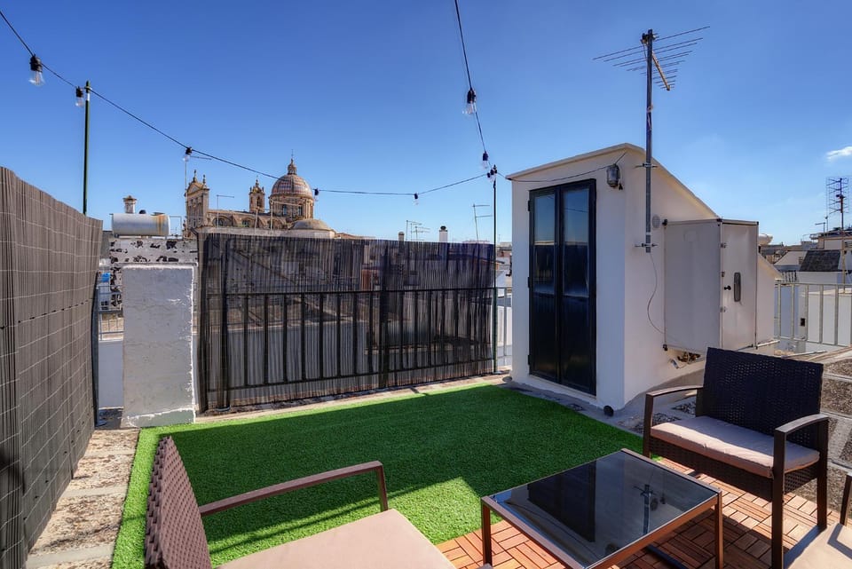 Neighbourhood, Balcony/Terrace