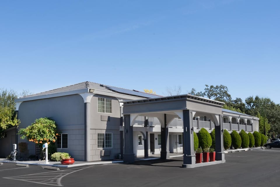 Property building, Day, Parking