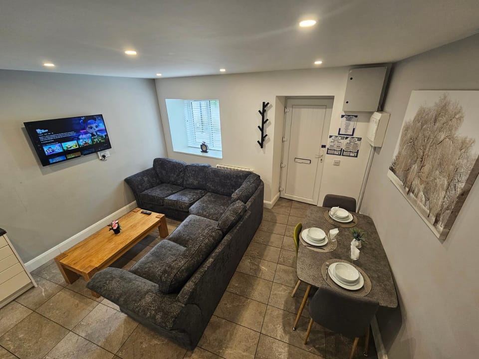 Seating area, Dining area