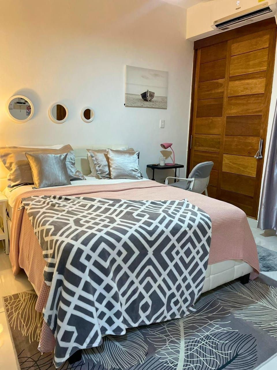 Self-checking-Fast internet-Alexa-Smart-Tv-AC-Hot Water Apartment in Santo Domingo Este