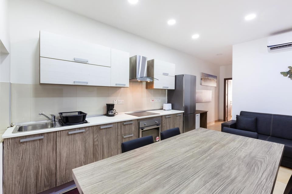 PC3- Centrally Located Apt-Close to University Apartment in Malta