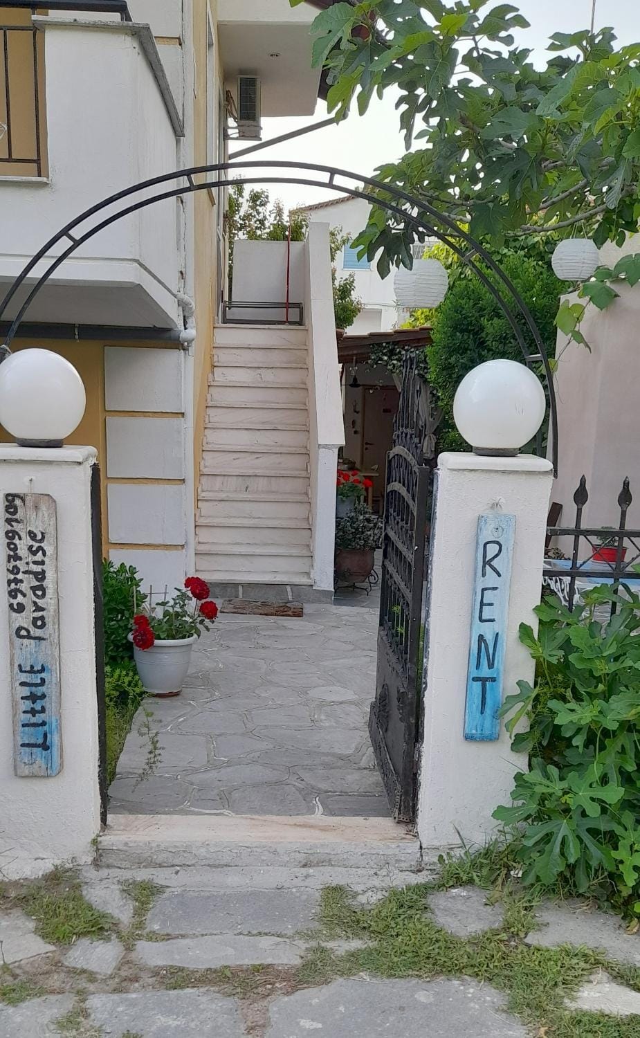 Facade/entrance