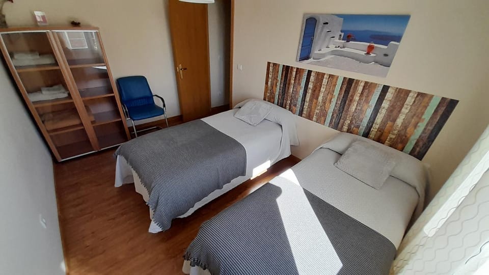 Bed, Photo of the whole room, Bedroom, Family