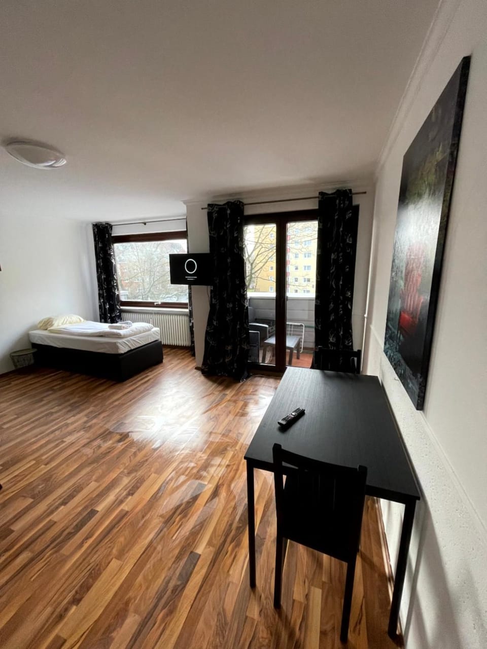 TV and multimedia, Living room, Photo of the whole room, Seating area, Bedroom