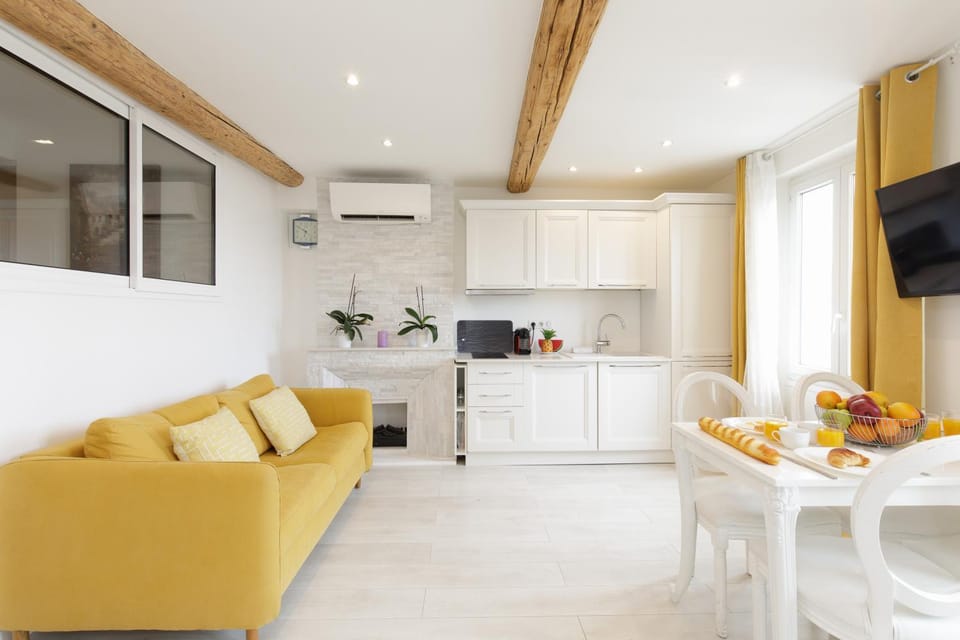Great Sea View YourHostHelper Apartment in Cannes