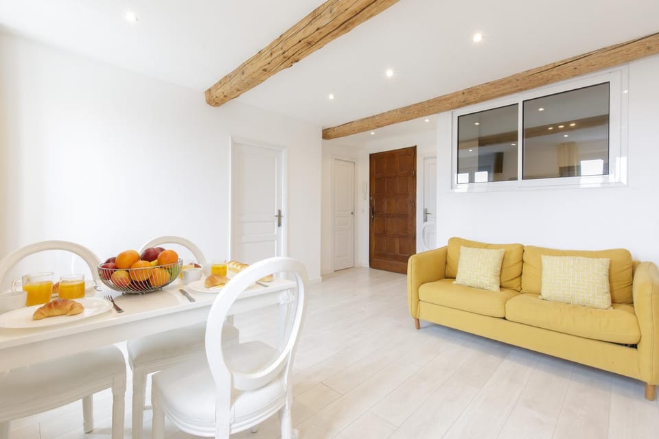Great Sea View YourHostHelper Apartment in Cannes