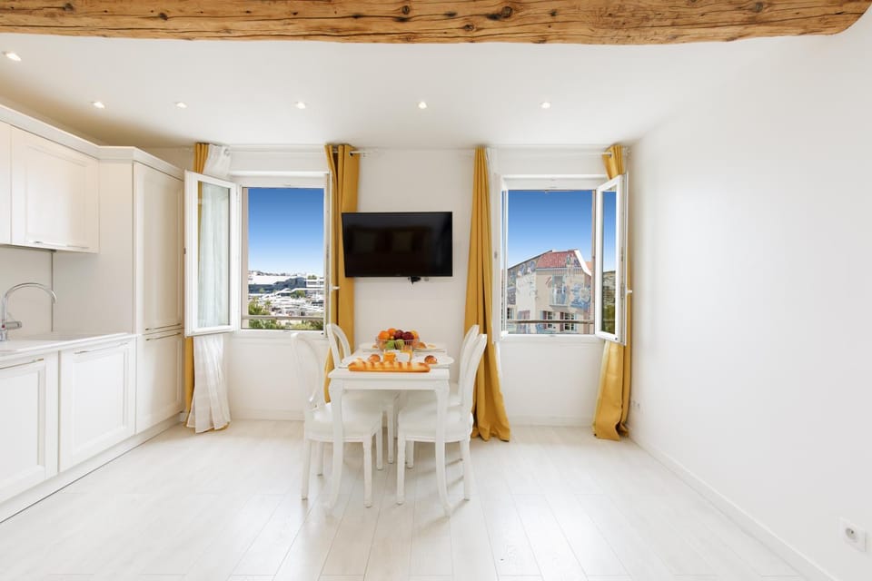 Great Sea View YourHostHelper Apartment in Cannes