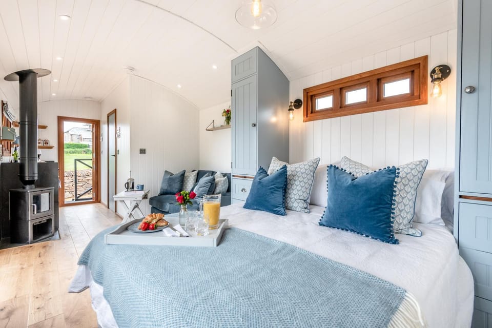 Daisy Park Shepherds Hut House in England