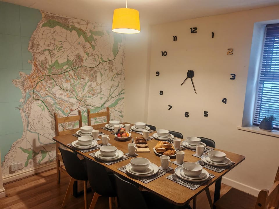 Large 5 bed town-centre home close to the beach, sleeps 9 House in Aberystwyth
