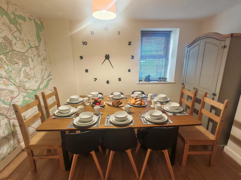 Large 5 bed town-centre home close to the beach, sleeps 9 House in Aberystwyth